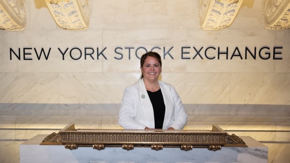Woman standing in front of NYSE sign