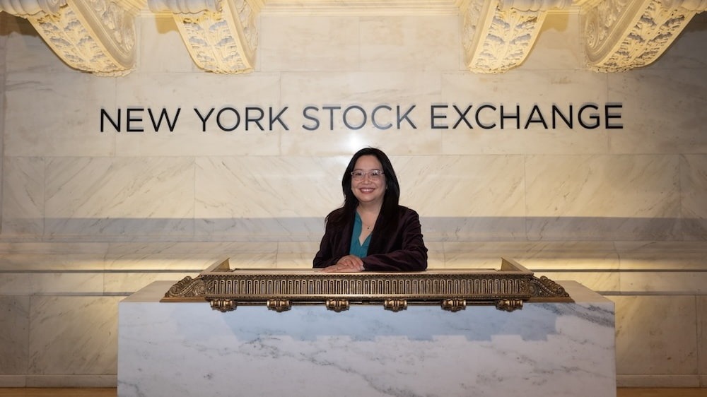 Woman standing in front of NYSE sign